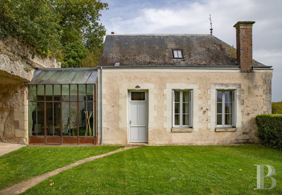 A château and its hamlet on the edge of a forest in the heights of a village near Amboise, In Indre-et-Loire - photo  n°32